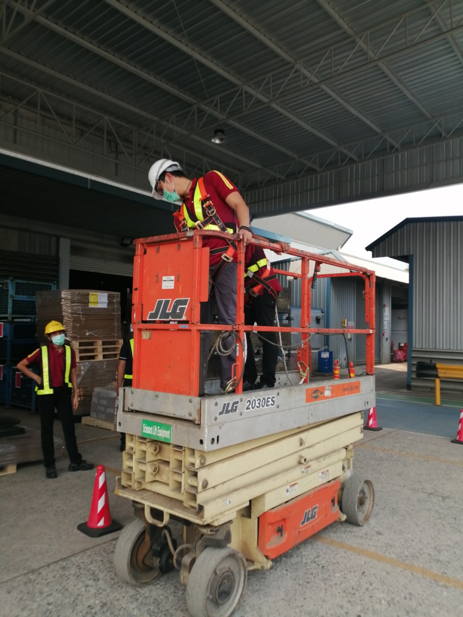 LINE_ALBUM_รถกระเช้า (ต่อ)_250828_3.jpg - หลักสูตรรถกระเช้า X-Lift และ Boom Lift